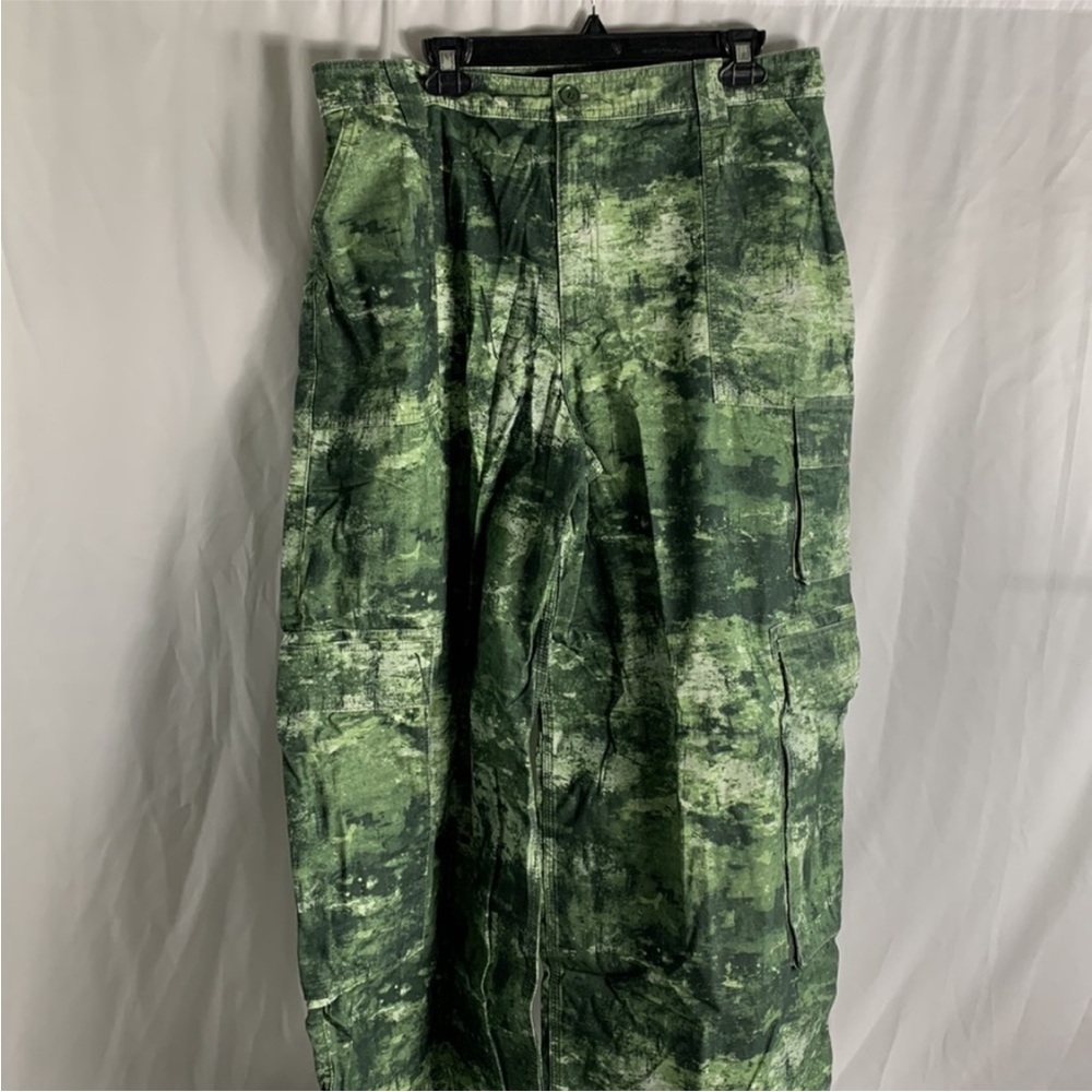 3/$25 ASOS design extreme oversized cargo trouser in camo Size 12